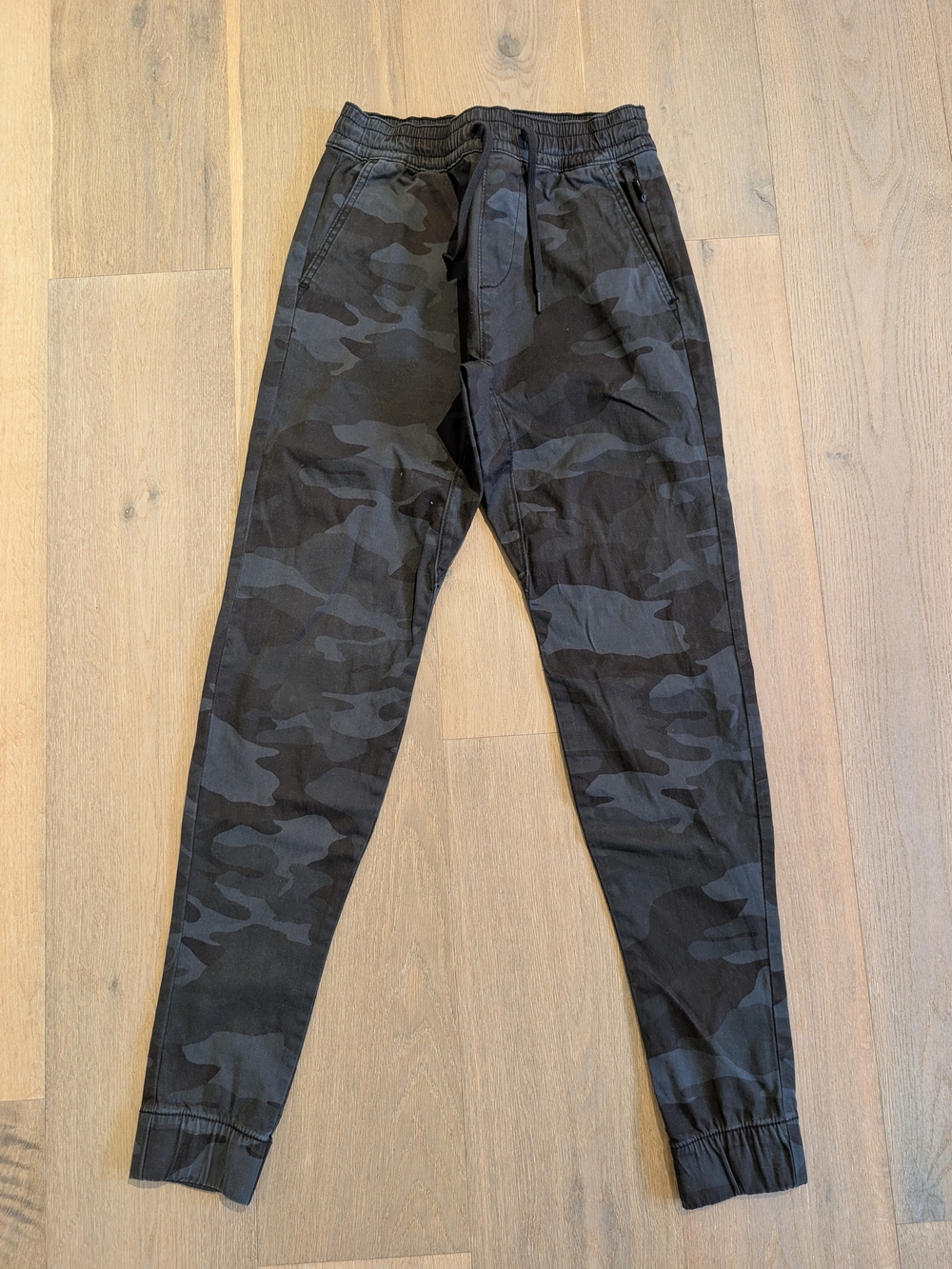 Hollister Men's Black Camo Jogger Sweatpants